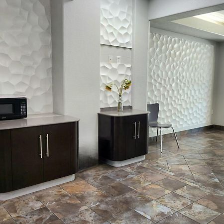 ホテル Baymont By Wyndham San Antonio Airport エクステリア 写真