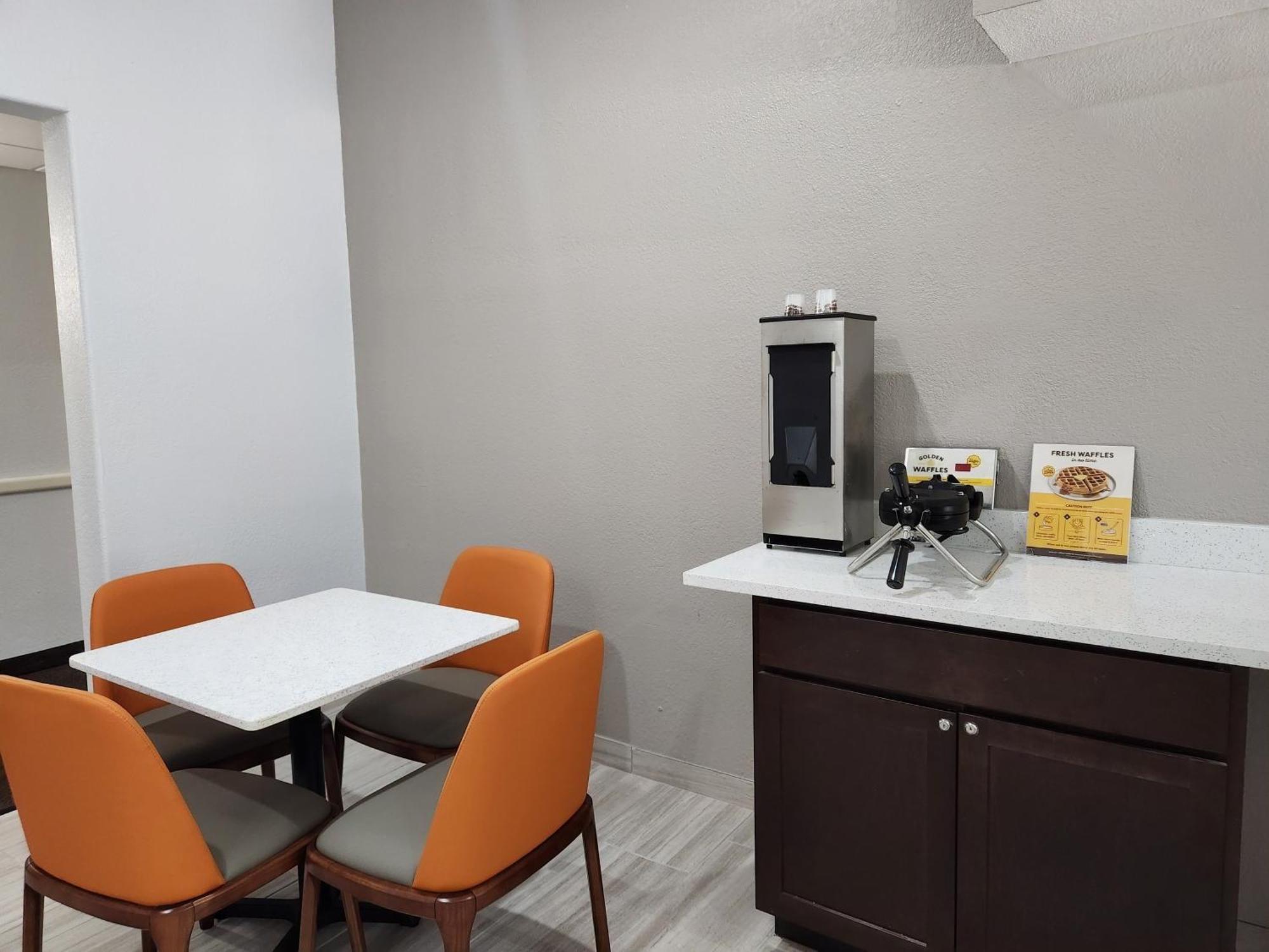 ホテル Baymont By Wyndham San Antonio Airport エクステリア 写真