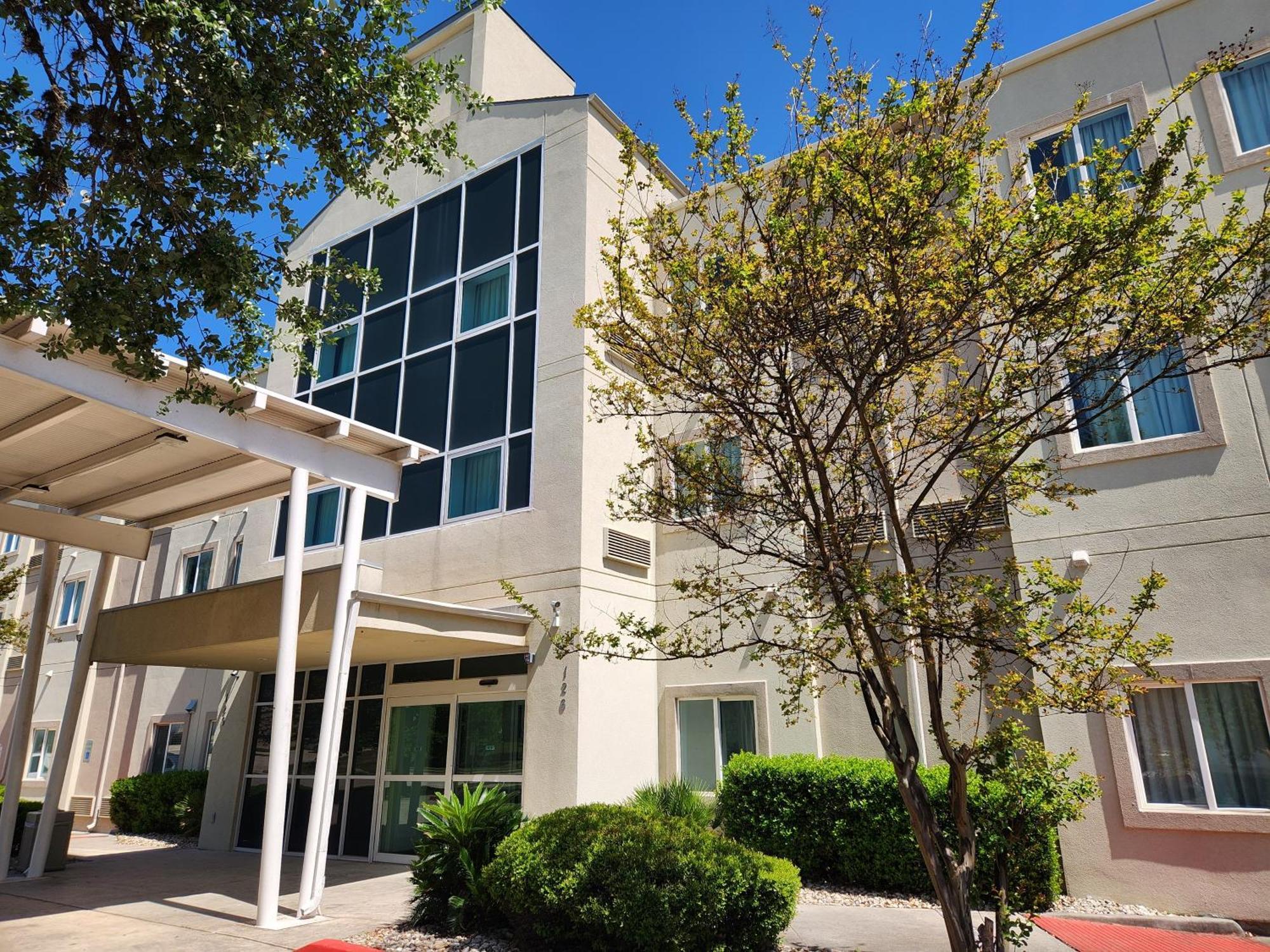 ホテル Baymont By Wyndham San Antonio Airport エクステリア 写真