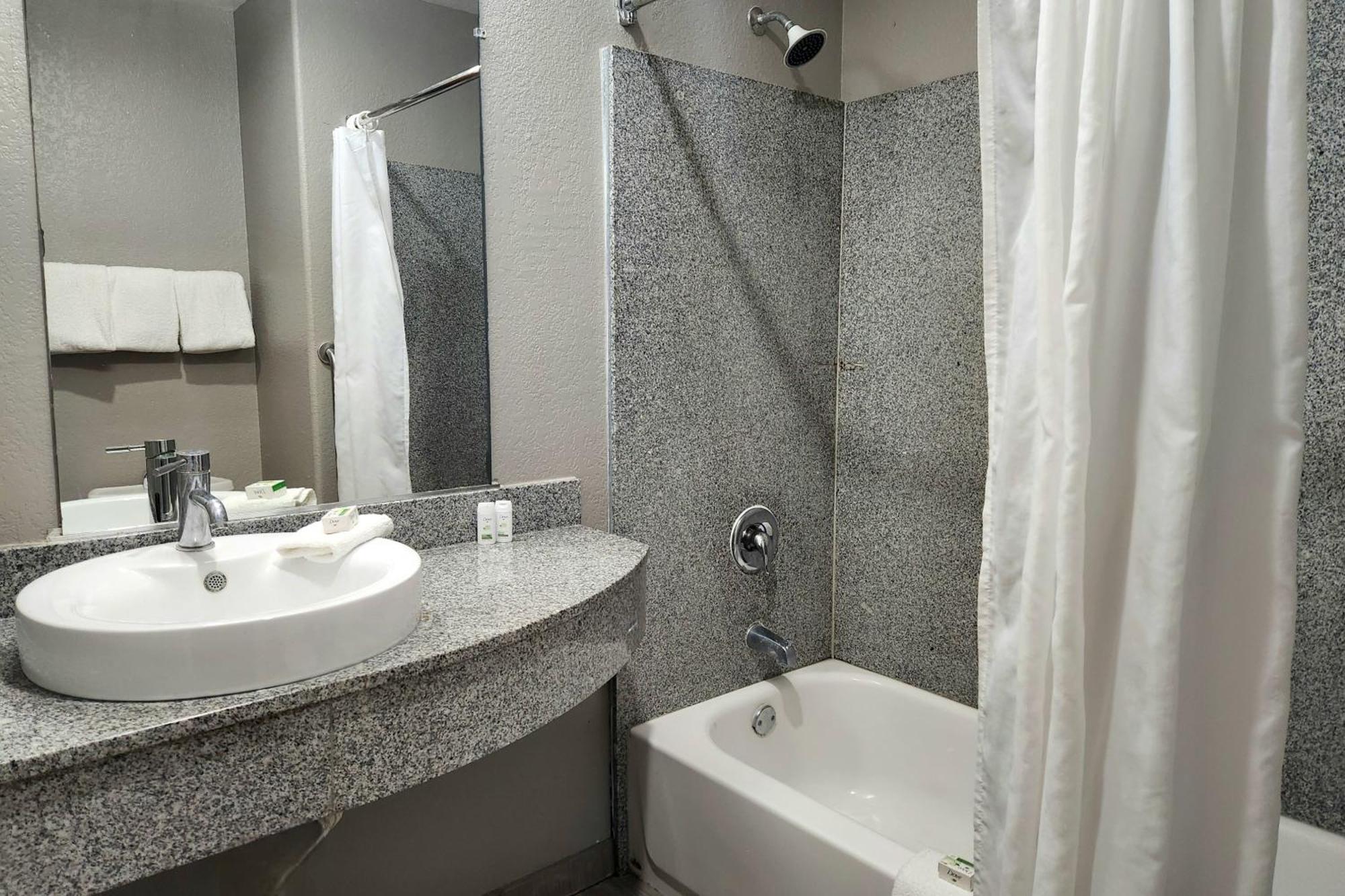 ホテル Baymont By Wyndham San Antonio Airport エクステリア 写真