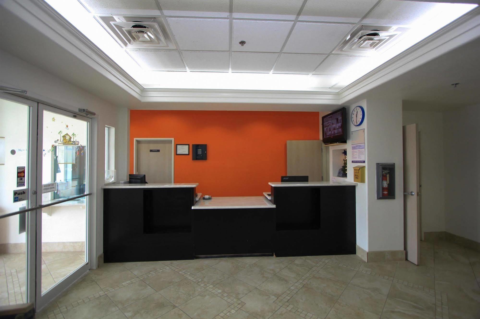 ホテル Baymont By Wyndham San Antonio Airport エクステリア 写真