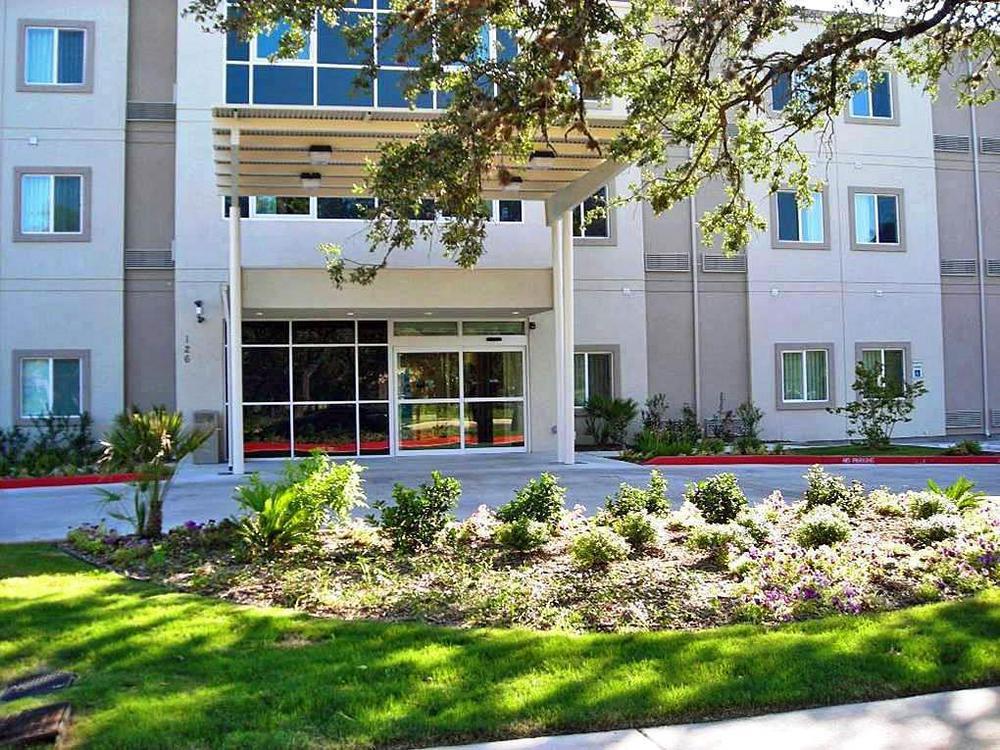 ホテル Baymont By Wyndham San Antonio Airport エクステリア 写真