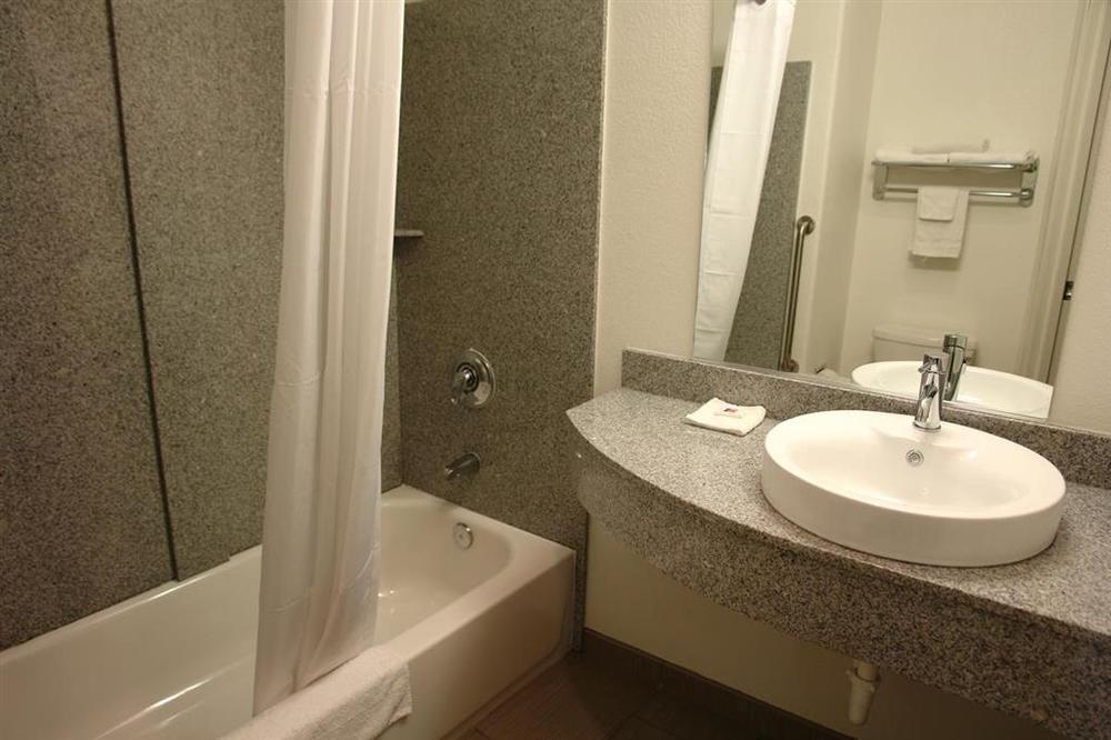 ホテル Baymont By Wyndham San Antonio Airport 部屋 写真
