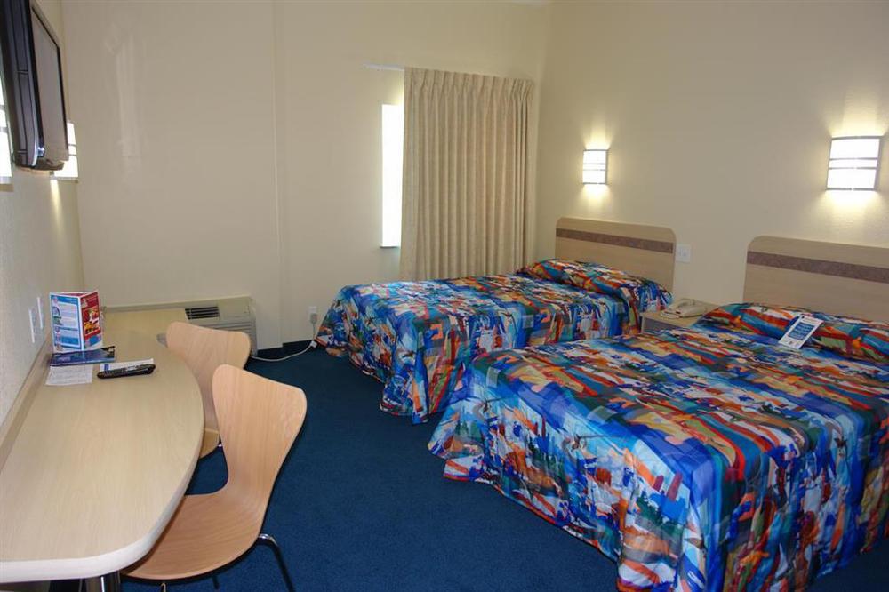 ホテル Baymont By Wyndham San Antonio Airport 部屋 写真